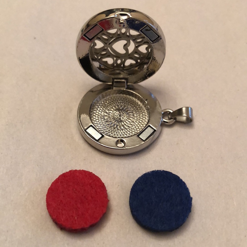 Heart, Aromatherapy Necklace, Pendant, Extra Diffuser Tab - Picture 5 of 9